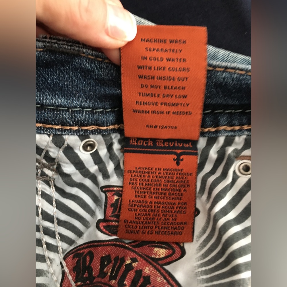 EUC Rock Revival Raven 27 heavily embroidered/embellished jean shorts. - Picture 13 of 13